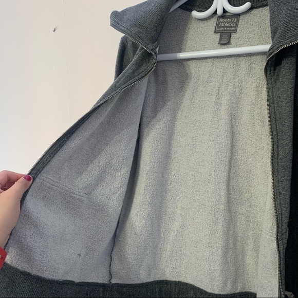 Roots Grey Sweater Size Medium - Picture 9 of 9